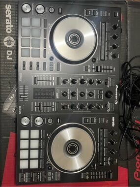 PIONEER DJ Controller in Black and Silver Finish
